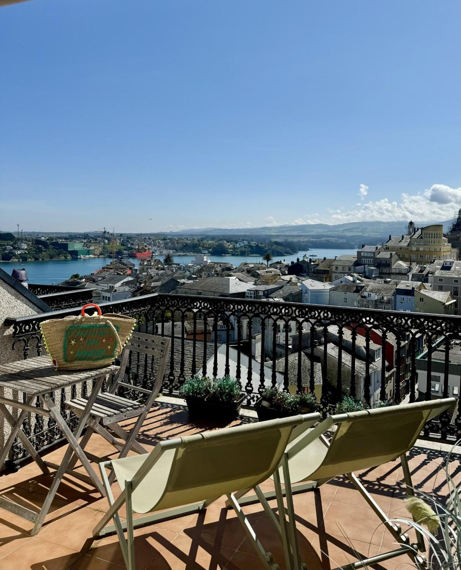 Moderno Piso Con La Mejor Terraza De Ribadeo Y Vistas Maravillosas Exterior photo